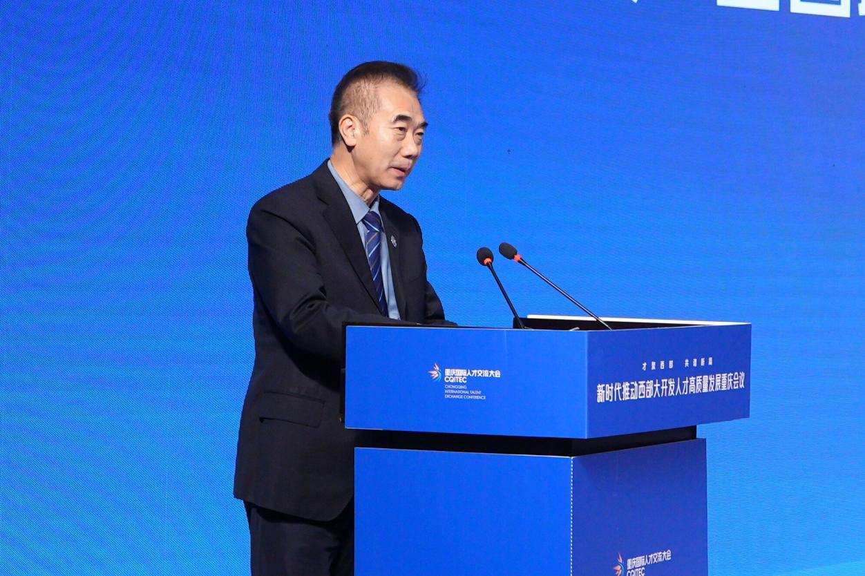 全国政协委员、中国人才研究会常务副会长余兴安致辞